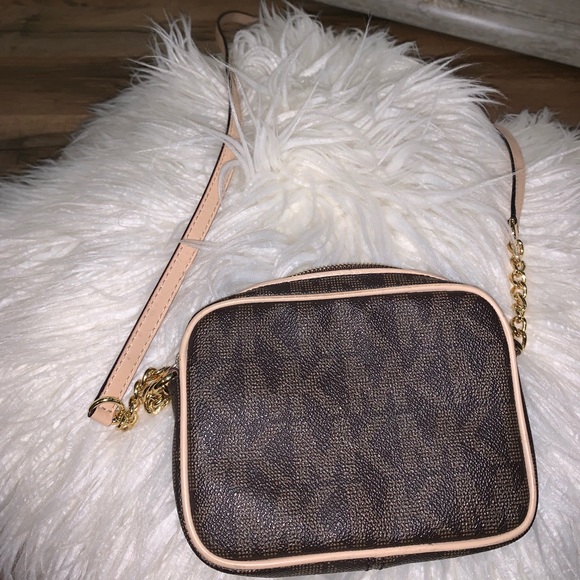 MICHAEL KORS CROSSBODY PURSE 👛 👜 - Picture 7 of 7